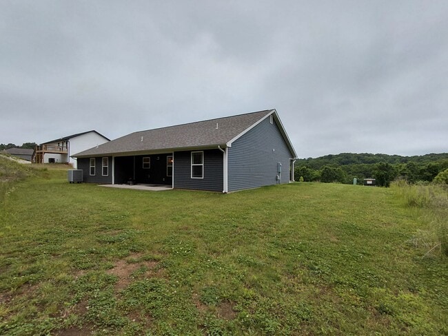Building Photo - Beautiful home close to post
