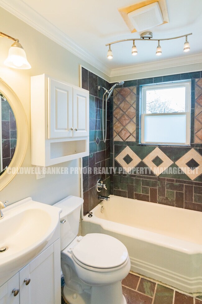 Building Photo - 128 S St Marks Ave