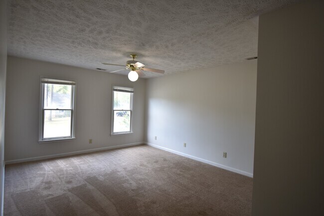 Building Photo - 202 Cobblestone Ct
