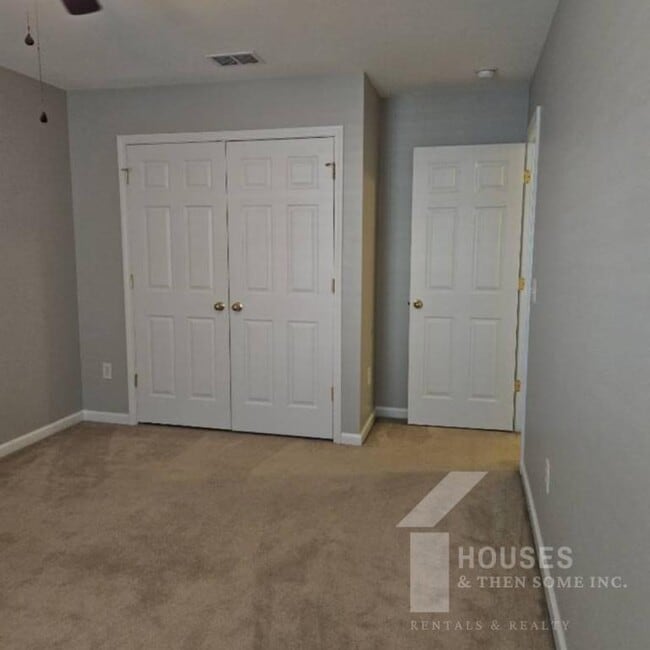 Building Photo - 203 Chardon Pl