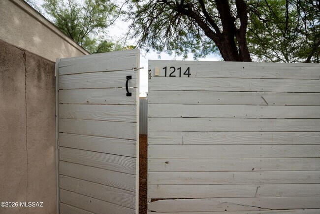 Building Photo - 1214 E Copper St