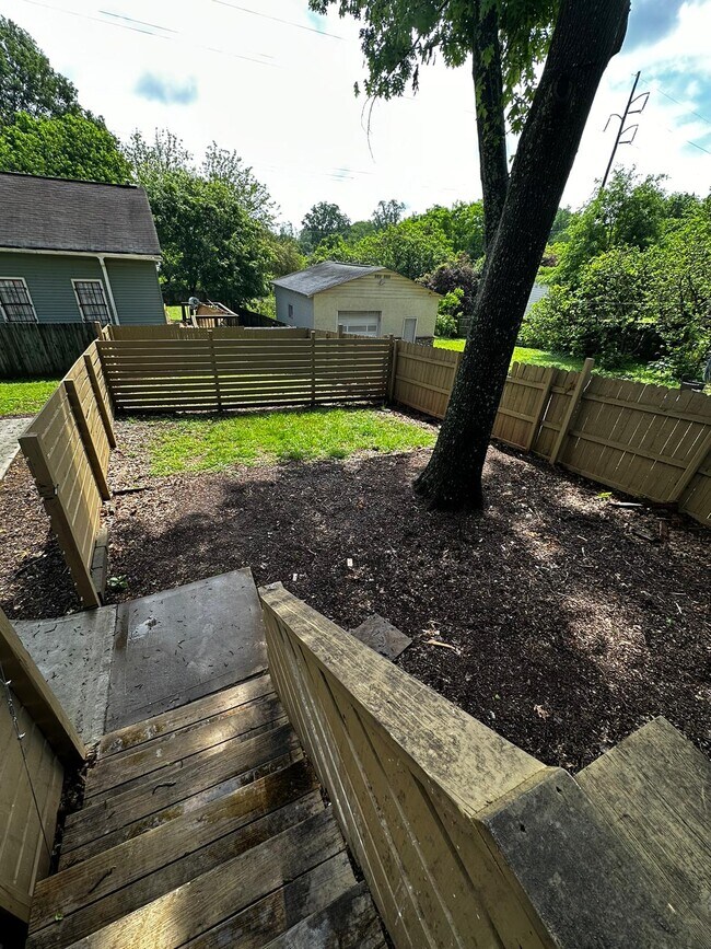 Building Photo - 327 N Clarendon Ave