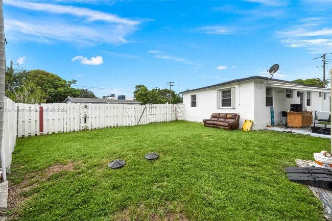 Building Photo - 600 SW 10th St