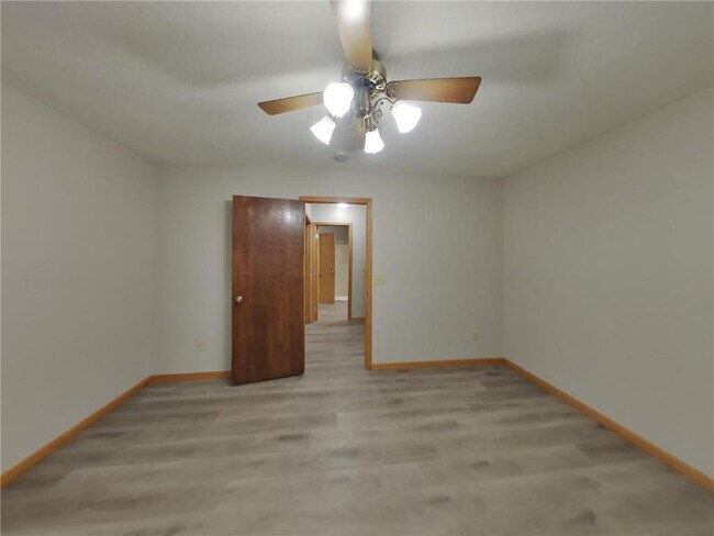 Building Photo - 2661 Oak Ridge Dr