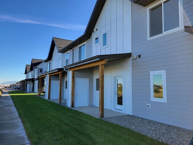 Building Photo - 2-Story Urban Triplex at a modern community featuring 3 Bedrooms 3 Bathrooms