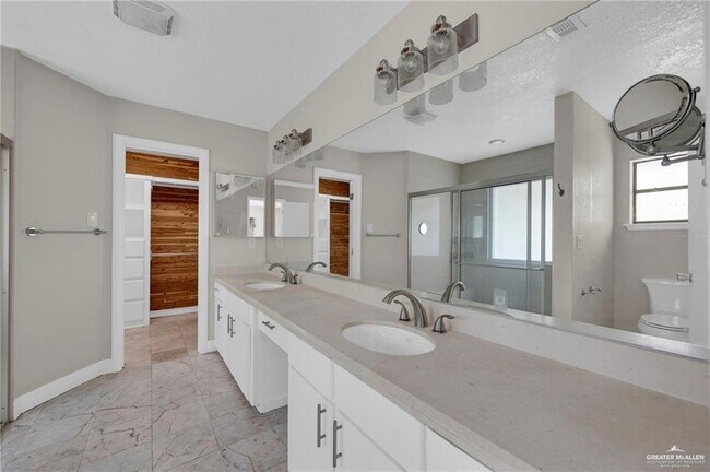 Building Photo - 9812 Las-Palmas Dr