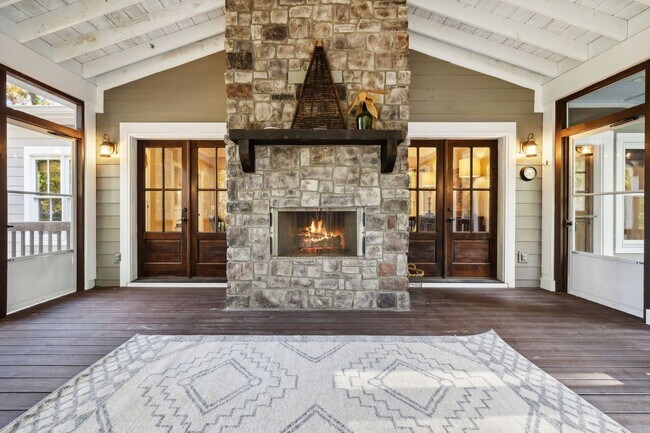 Building Photo - FULLY FURNISHED ISLAND HOME ON OLD HICKORY...