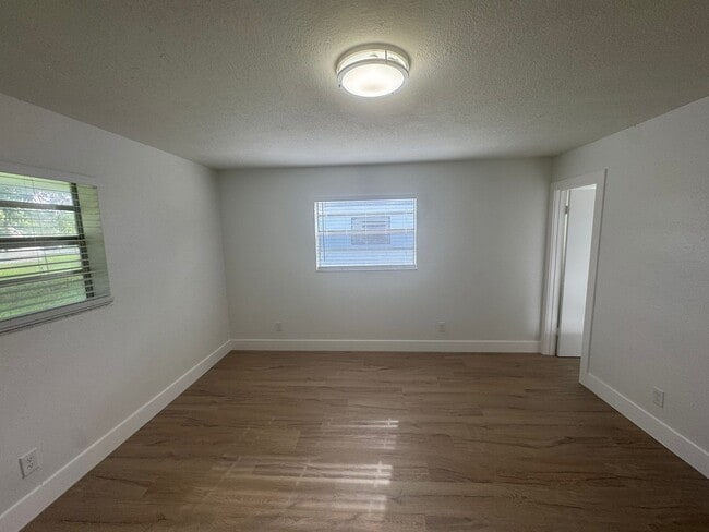 Building Photo - 108-128 NW 2nd Ave