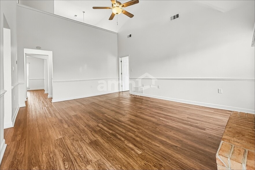 Building Photo - 1838 Oak Springs Dr