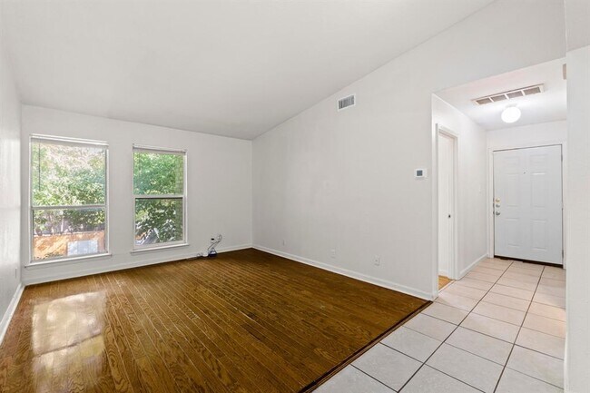 Building Photo - 2708 S 1st St