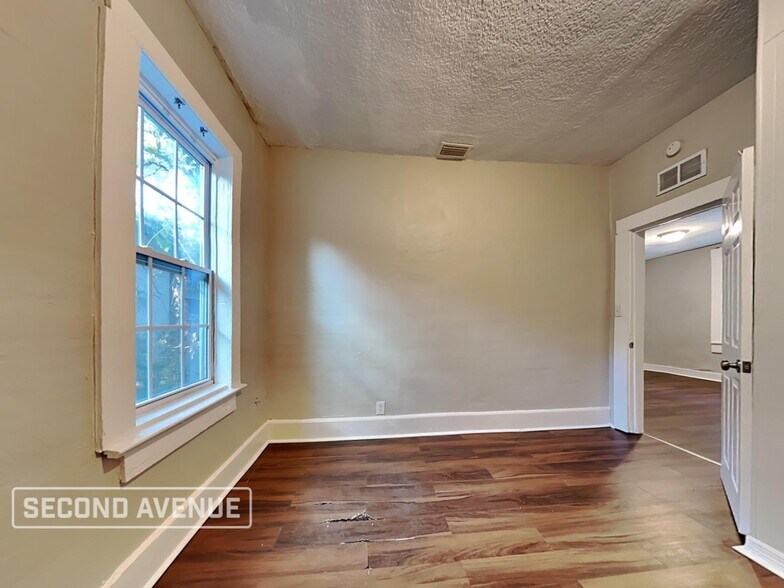 Building Photo - 1548 W 23rd St