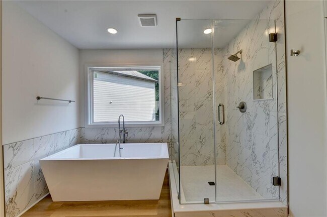 Building Photo - 9135 Fox Trail Ln