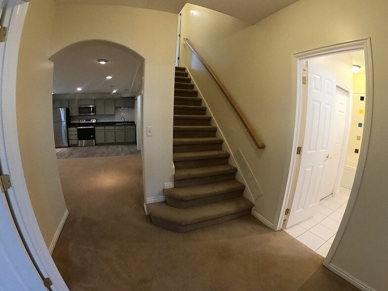 Building Photo - 5337 W Mountain Hill Dr