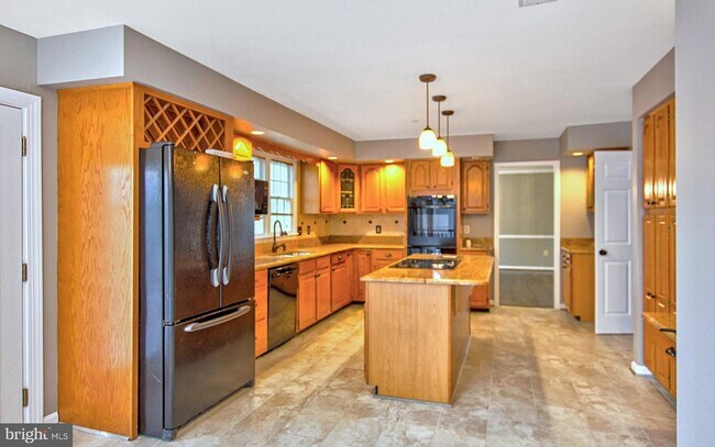 Building Photo - 18414 Garner Ln