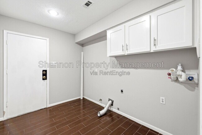 Building Photo - 6307 Jadecrest Dr