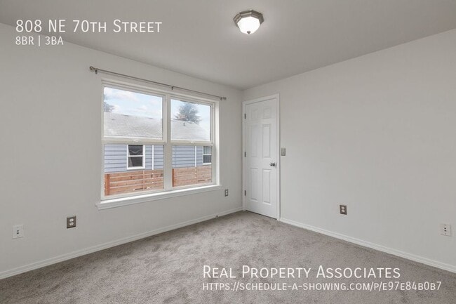 Building Photo - 808 NE 70th St