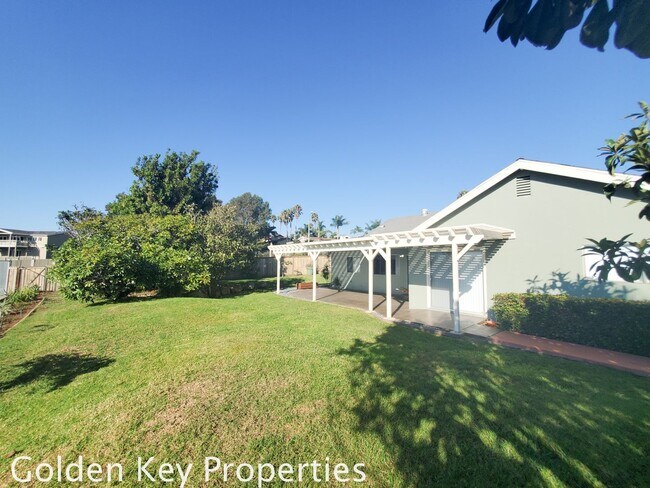 Building Photo - Beautiful 4 bed/2 bath single-story home w/ocean view! Close to the Beach & Carlsbad Village!
