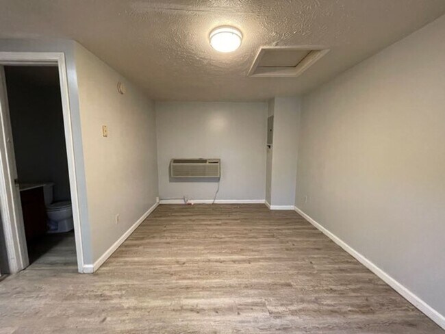 Building Photo - Daleville Studio - Open Jan 2026