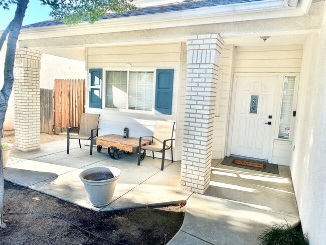 Building Photo - Updated North Fresno 3/2