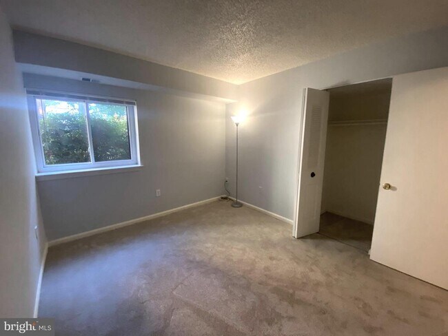 Building Photo - 10218 Bushman Dr