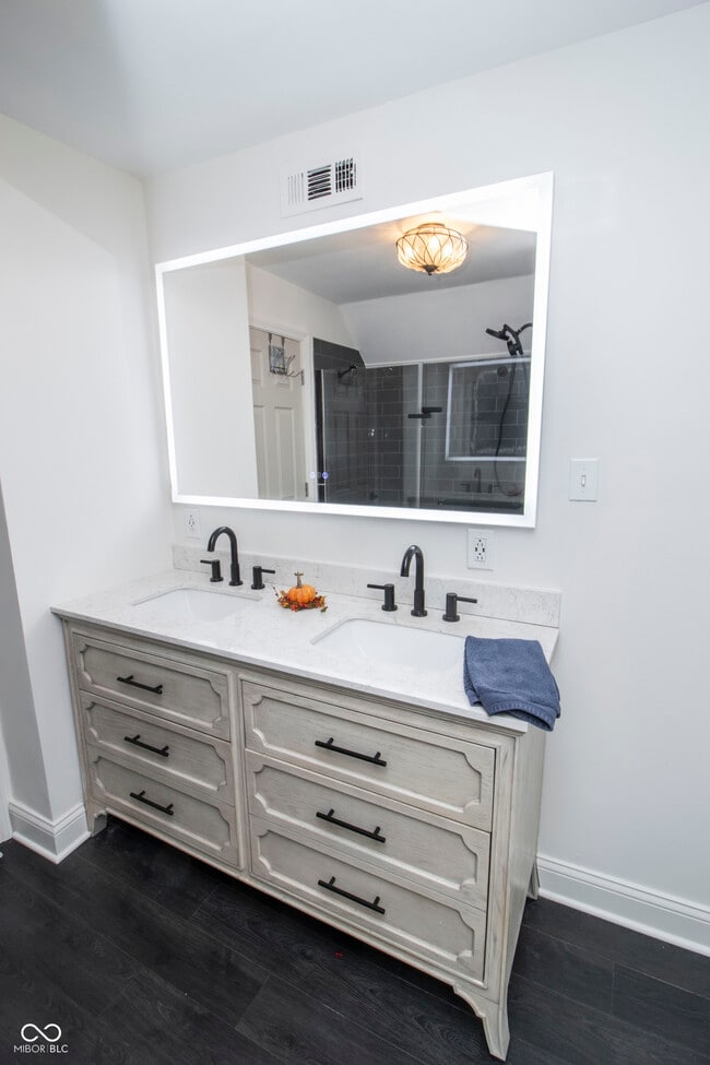 Building Photo - 1383 Cherry St