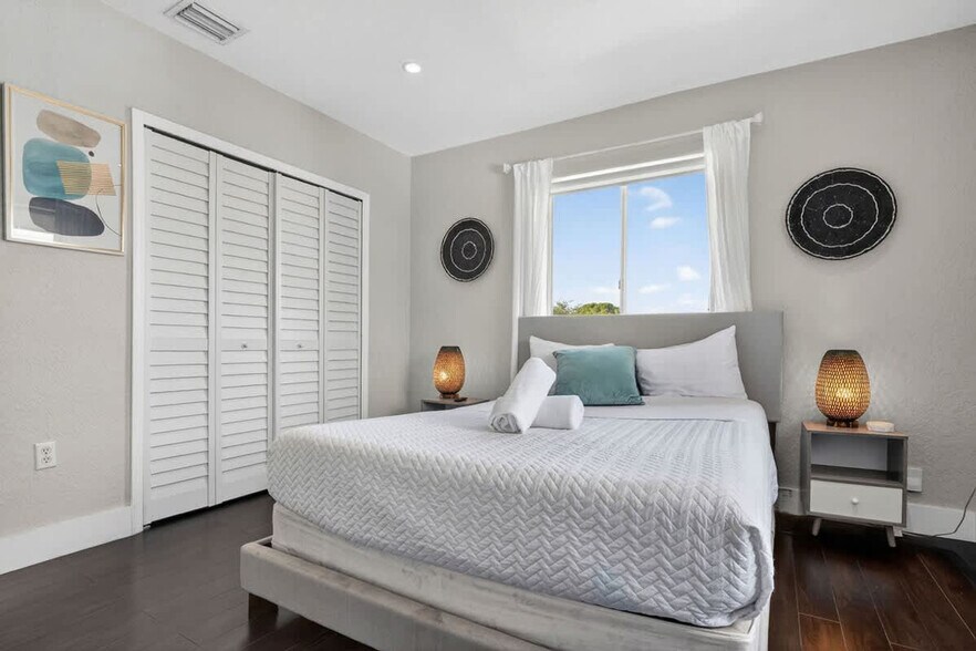 Building Photo - 5161 SW 159th Ct