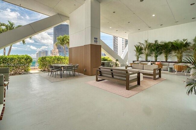 Building Photo - 888 Biscayne Blvd