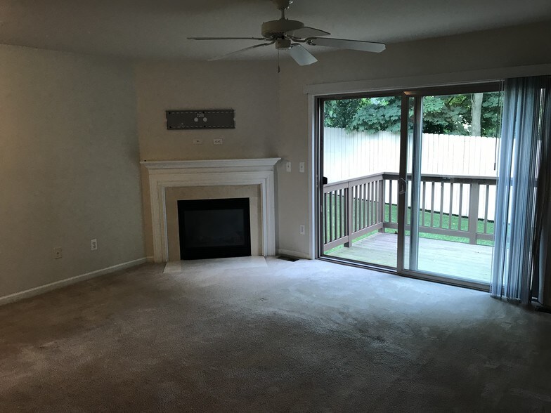 Building Photo - 7200 Lavender Ln