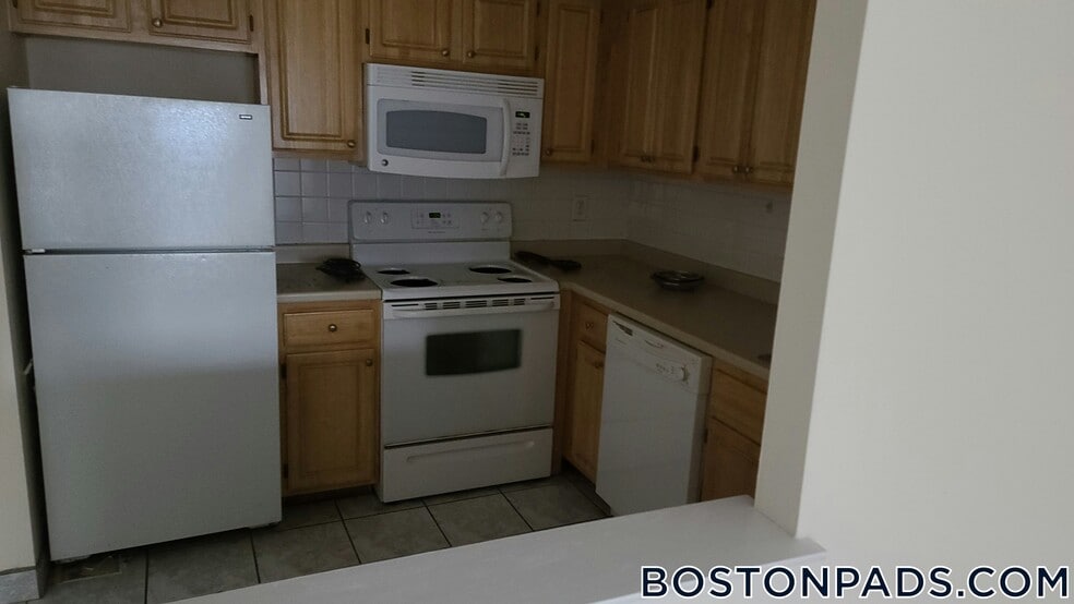 Building Photo - 24 Whites Ave