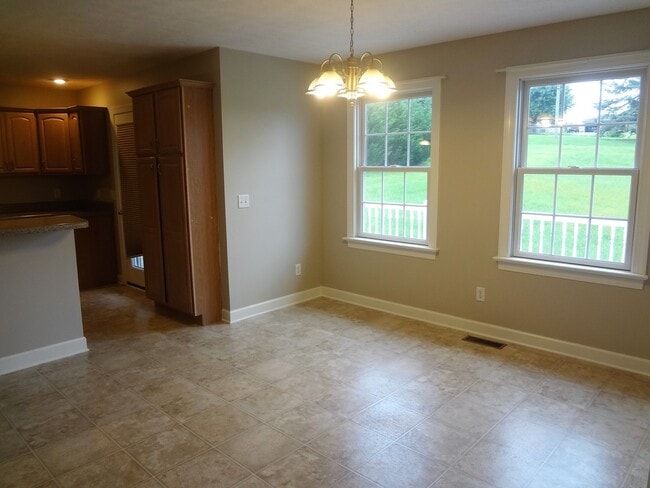 Building Photo - Spacious Detached Home in Great Location a...