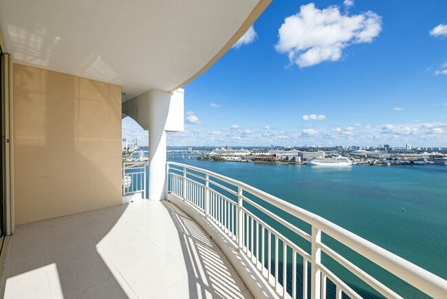 Building Photo - 888 Brickell Key Dr