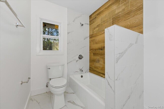 Building Photo - 559 Linda Ln