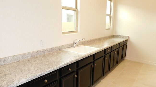 Building Photo - Beautiful home with generation suite in gated community