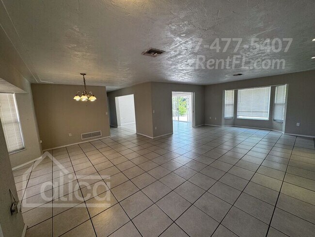 Building Photo - 2 Brentwood Ln