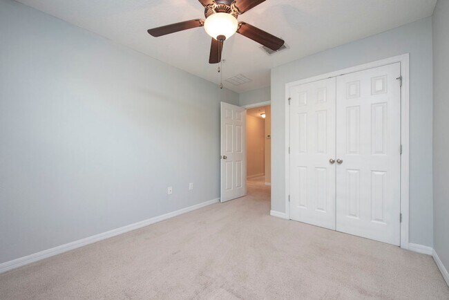 Building Photo - Nice 3/2.5 Townhouse with Garage in Lake N...