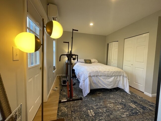 Building Photo - 49 Warren Ave