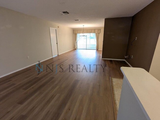 Building Photo - 55+ Community: 2/2/2 1605sqft lakefront co...