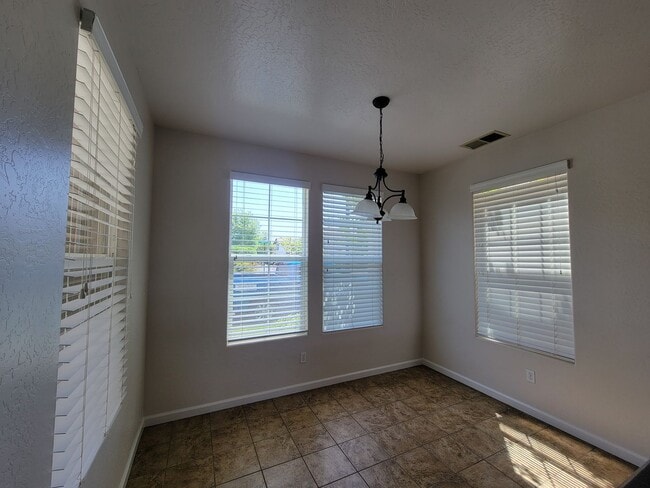 Building Photo - Beautiful 2 bedroom 2.5 bath home in Avalon Gated Community!!