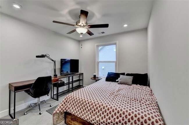 Building Photo - 811 Pineberry Ct