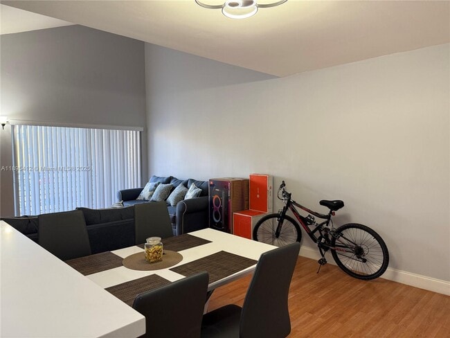 Building Photo - 9725 Fontainebleau Blvd