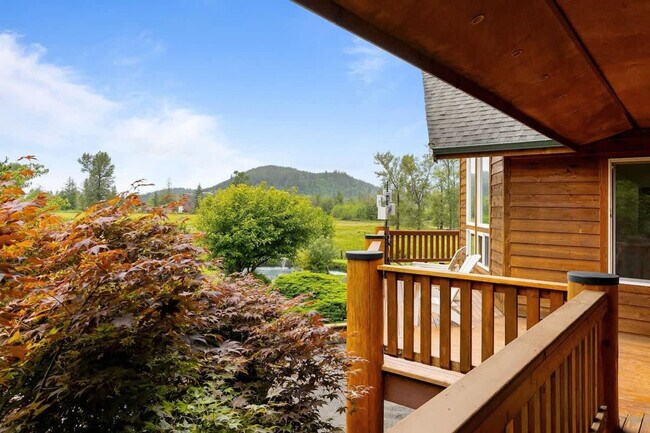 Building Photo - 7755 Cully Ln