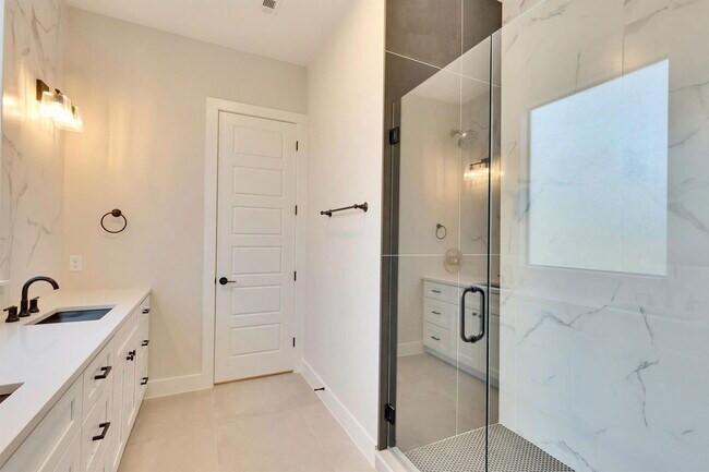 Building Photo - 1304 Minnie Dr