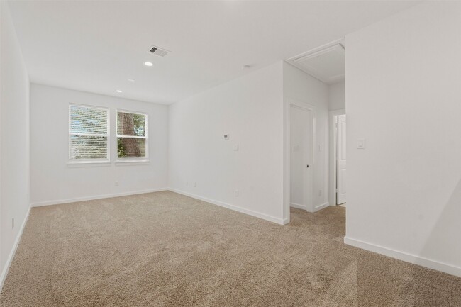 Building Photo - 1113 Highland Square Ln