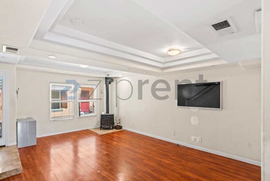 Building Photo - Unit 9