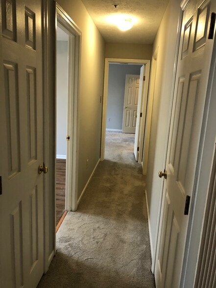 hallway - 1006 Markham Ct