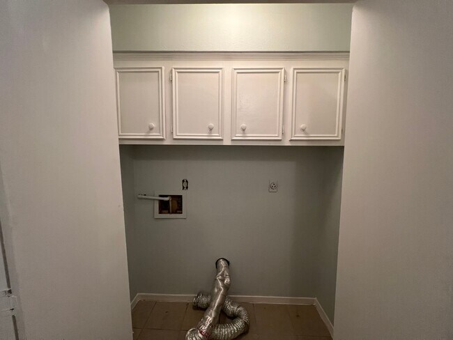 Building Photo - 11500 Meadow Ln