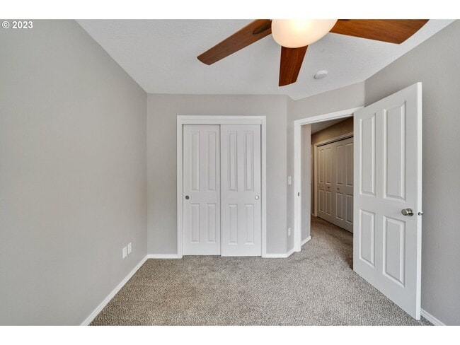 Building Photo - Stunning townhouse in Canby- 3 bed / 2.5 b...