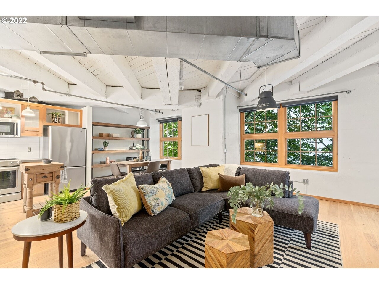 Building Photo - 1420 NW Lovejoy St