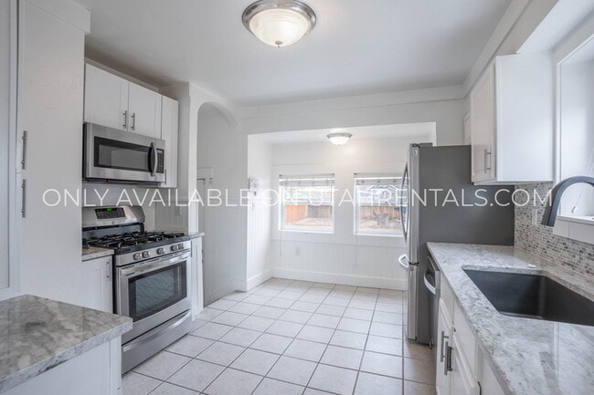 Building Photo - 355 S 600 W
