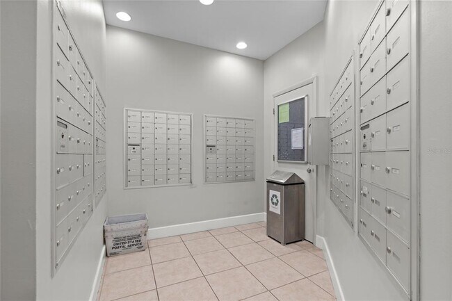 Building Photo - 470 3rd St S